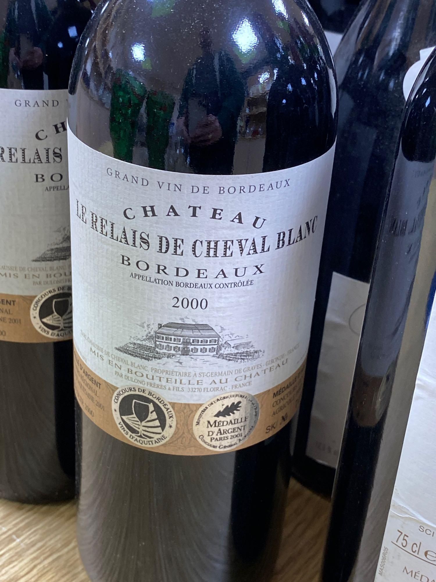 Mixed red wines, including Saint-Estephe Chateau Vieux Coutelin 2000 (12 bottles),